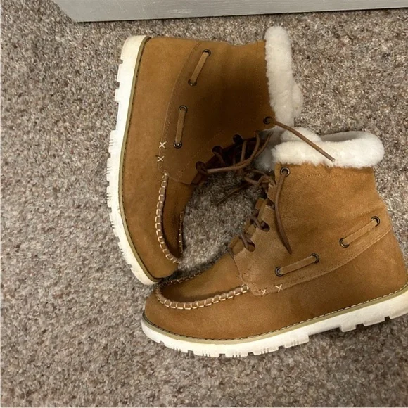 Lamo Moccasin Suede Boots - Picture 3 of 5